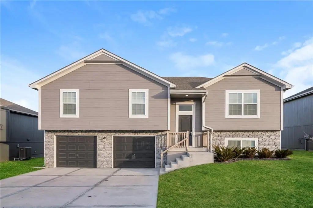 900 NW Hilltop Lane, Grain Valley, MO 64029 - #1