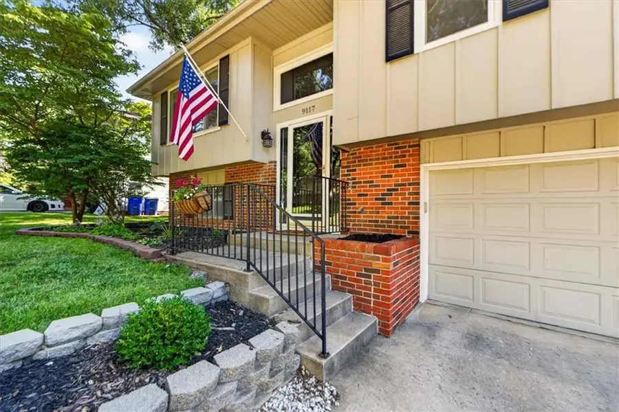 9117 Hayes Drive, Overland Park, KS 66212 - #2