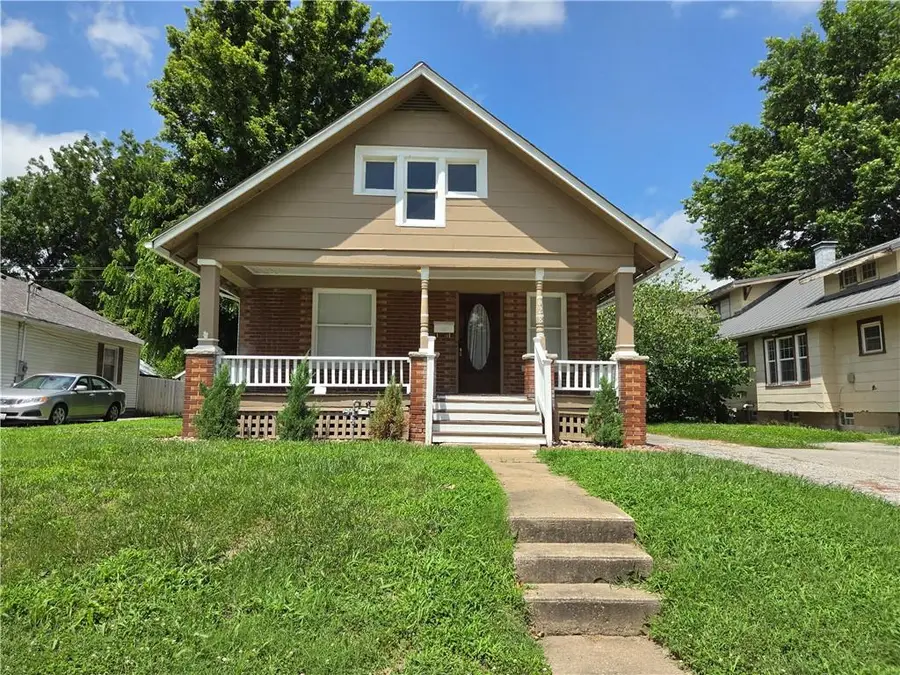 628 S Ash Avenue, Independence, MO 64053 - #3