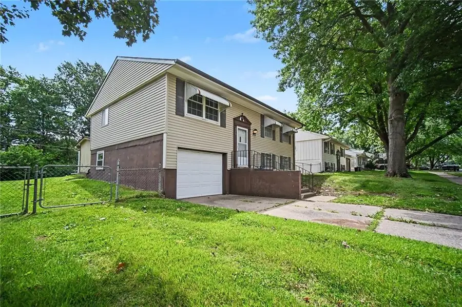 2315 Cardinal Lane, Saint Joseph, MO 64503 - #2