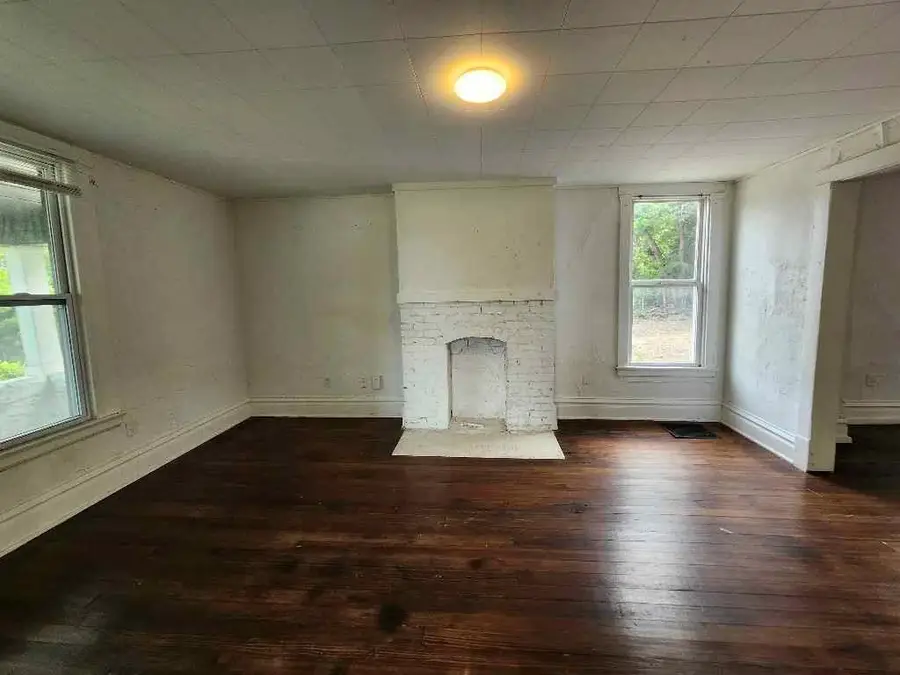 2920 Garfield Avenue, Kansas City, MO 64109 - #3