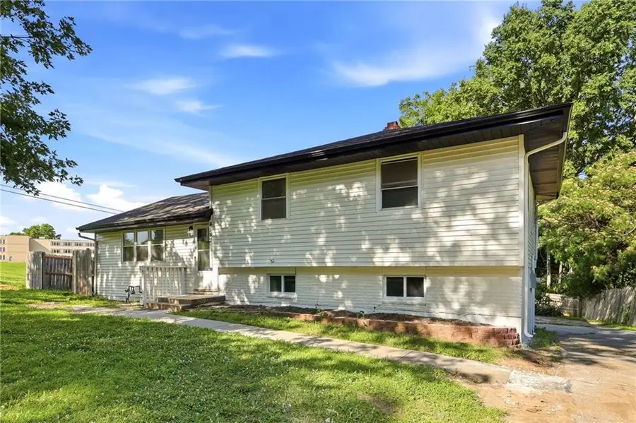 4142 N Lister Avenue, Kansas City, MO 64117 - #3
