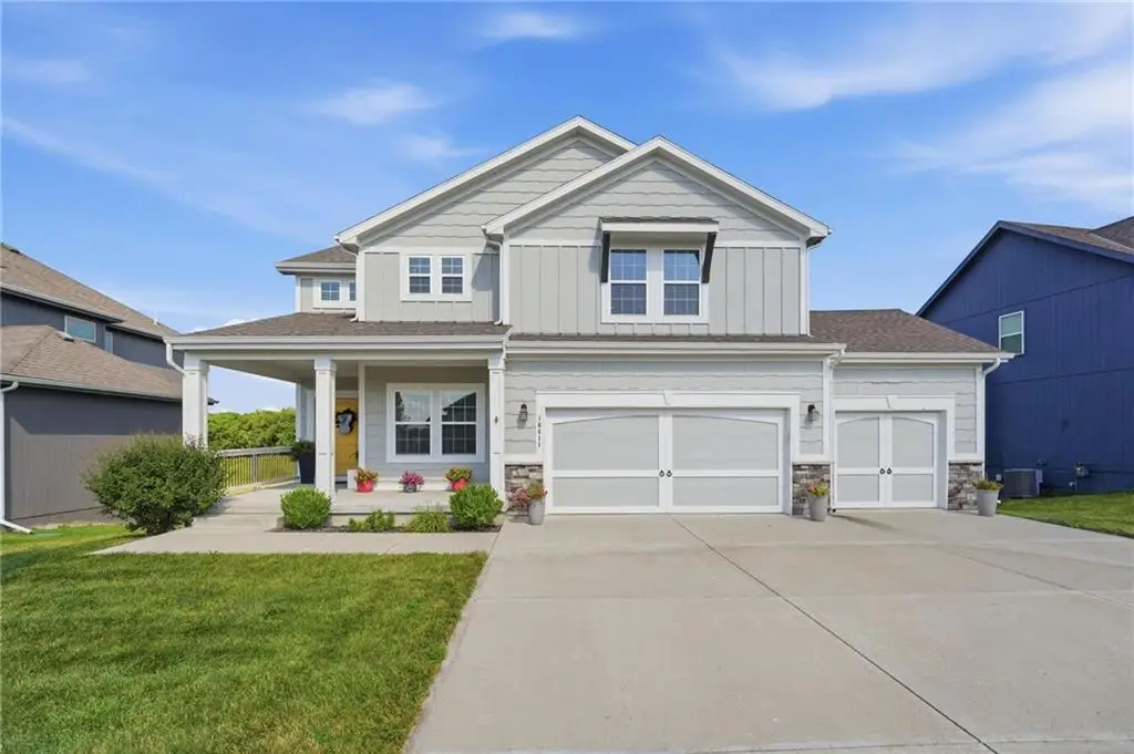 10411 N Chelsea Avenue, Kansas City, MO 64156 - #1