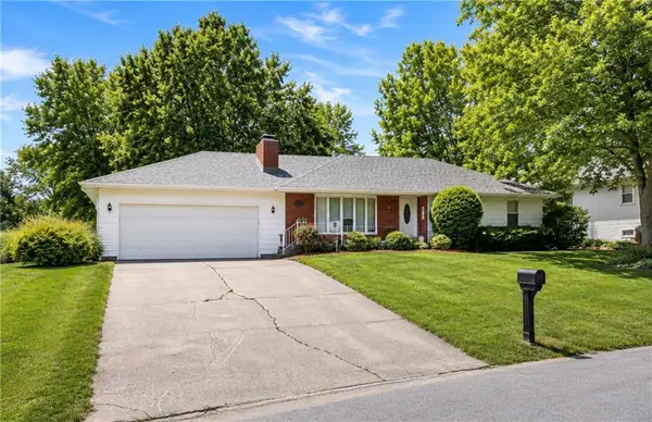 1114 Hilltop Drive, Carrollton, MO 64633