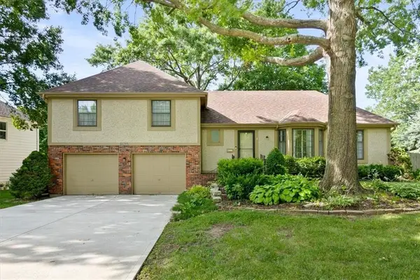 10215 W 101st Street, Overland Park, KS 66212