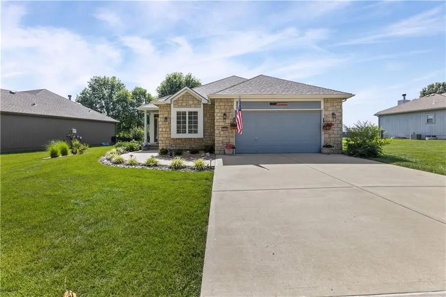 29412 Rockwood Avenue, Paola, KS 66071 - #2