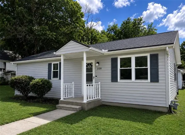 228 S Main Street, Liberty, MO 64068