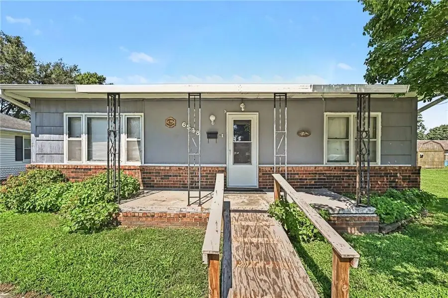 6538 Grant Street, Saint Joseph, MO 64504 - #2