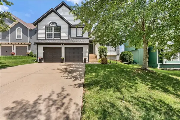 12163 S Sagebrush Drive, Olathe, KS 66061