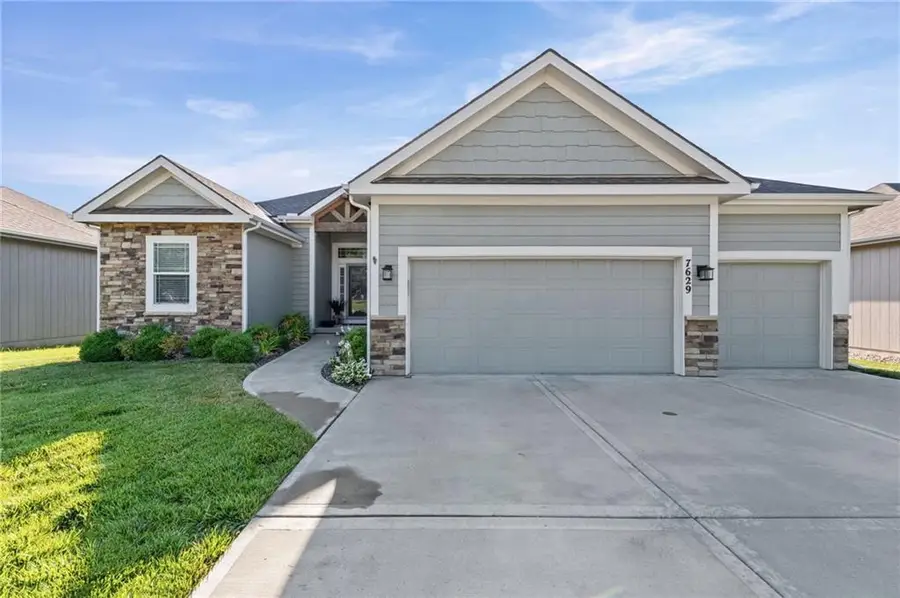 7629 N Kensington Avenue, Kansas City, MO 64119 - #2
