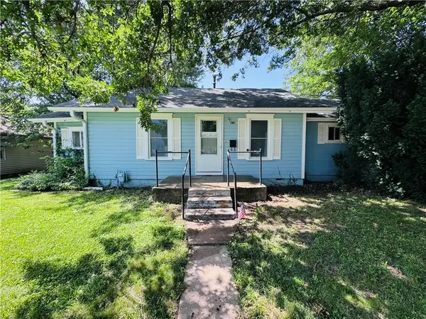 316 W 8th Avenue, Garnett, KS 66032