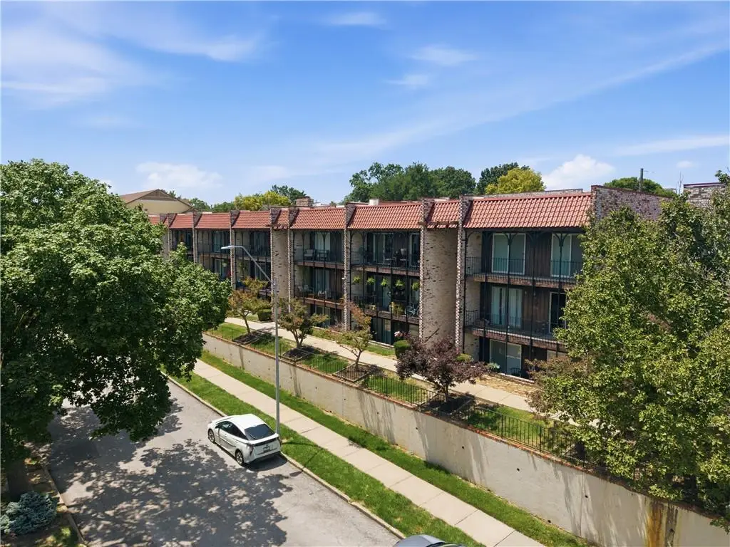 5004 Grand Avenue #E, Kansas City, MO 64112 - #1