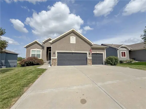 1029 NE Copperwood Drive, Lee's Summit, MO 64086