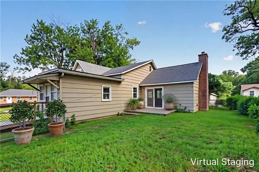 935 W Walnut Street, Nevada, MO 64772 - #3
