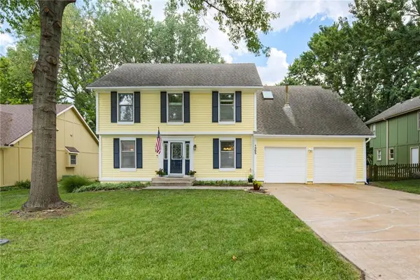 1385 E Meadow Lane, Olathe, KS 66062