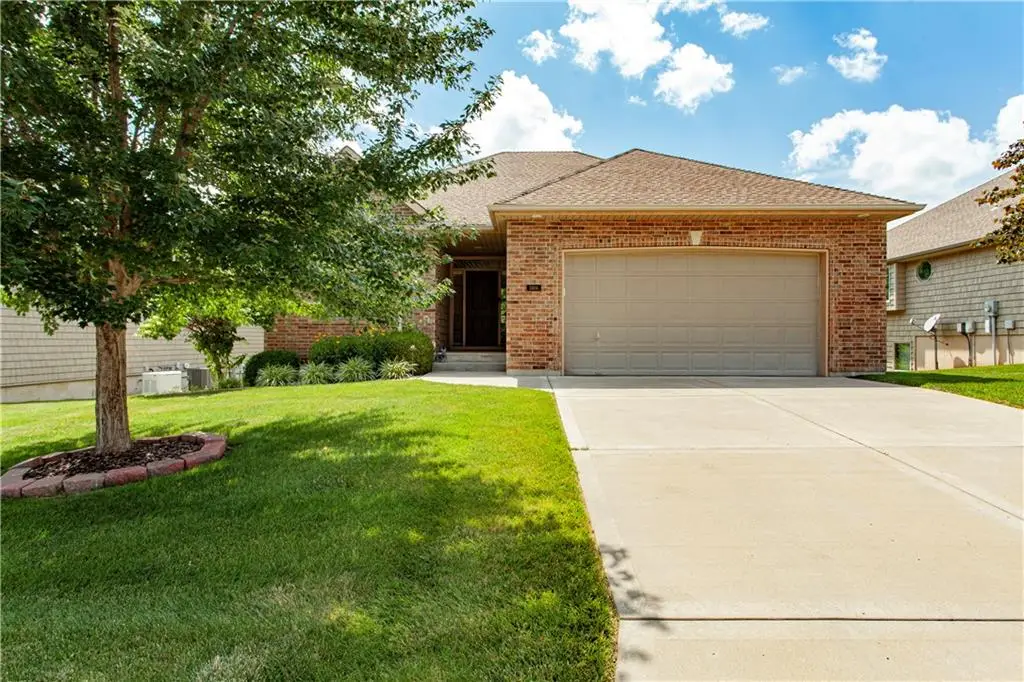 3404 S Wood Avenue, Blue Springs, MO 64015 - #1