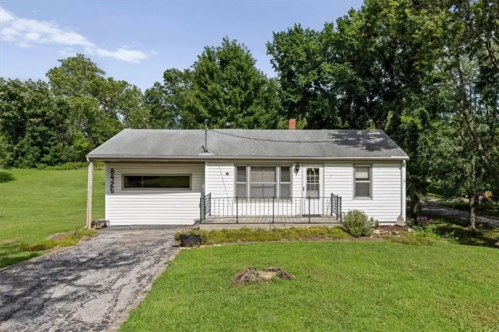 8425 Sterling Avenue, Raytown, MO 64138 - #1