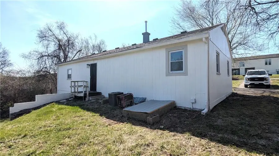 3812 E 93rd Street, Kansas City, MO 64132 - #2