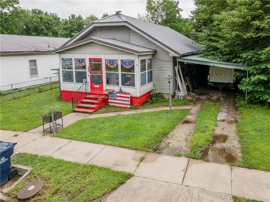 819 E Poplar Street, Independence, KS 67301 - #3