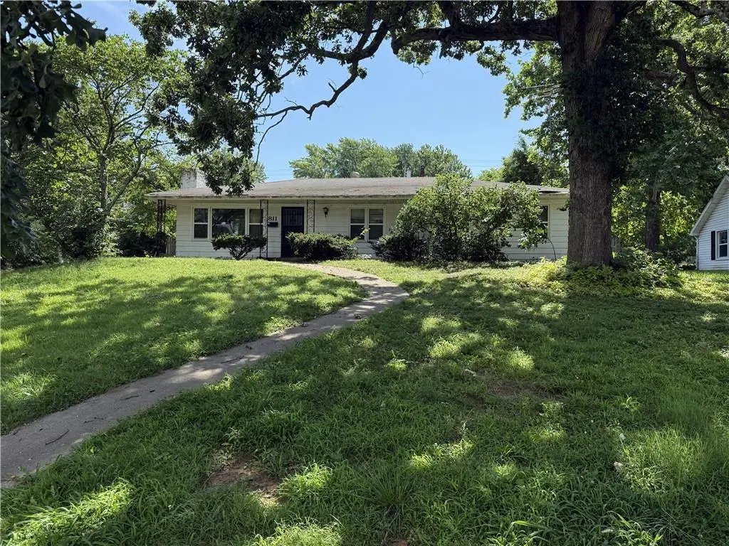 811 S Main Street, Nevada, MO 64772 - #1