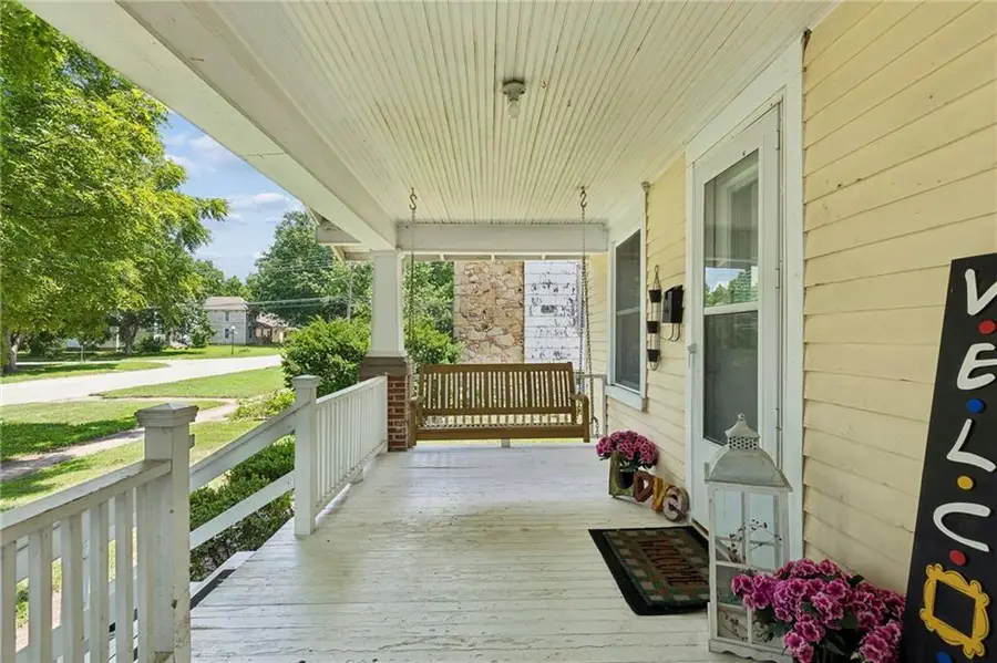 410 W 5th Avenue, Garnett, KS 66032 - #2