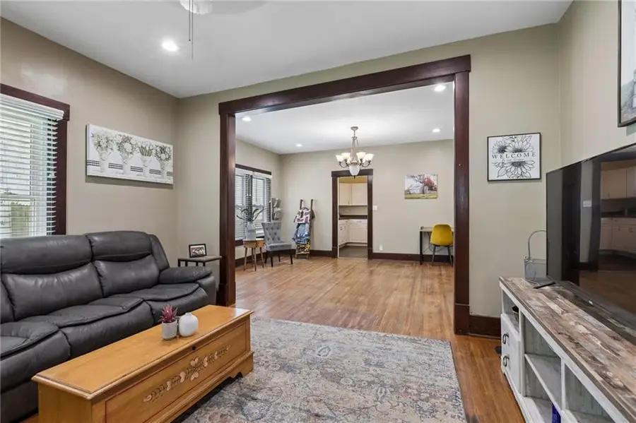 410 W 5th Avenue, Garnett, KS 66032 - #3