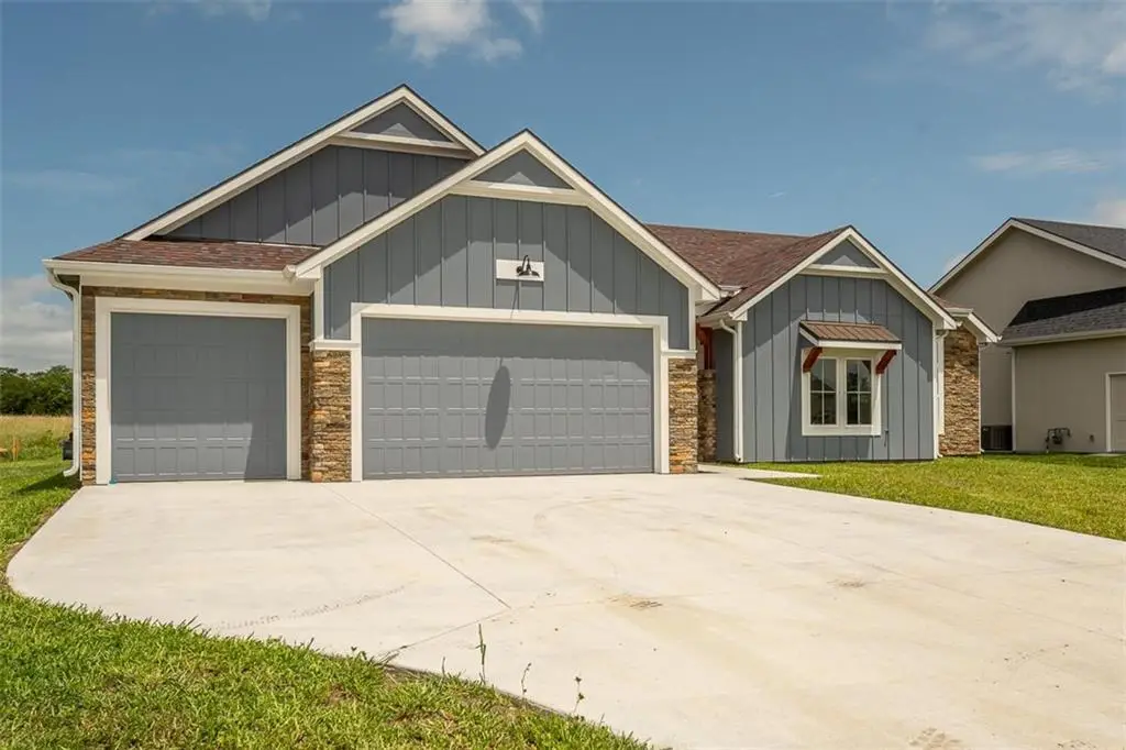 1018 Bluestem Circle, Baldwin City, KS 66006 - #1