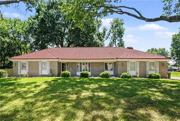 11705 W 60th Place, Shawnee, KS 66203