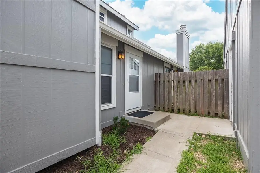 5722 N London Avenue, Kansas City, MO 64152 - #3