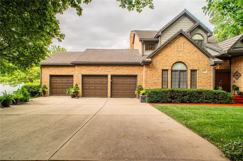 12668 Sherwood Drive, Leawood, KS 66209 - #1
