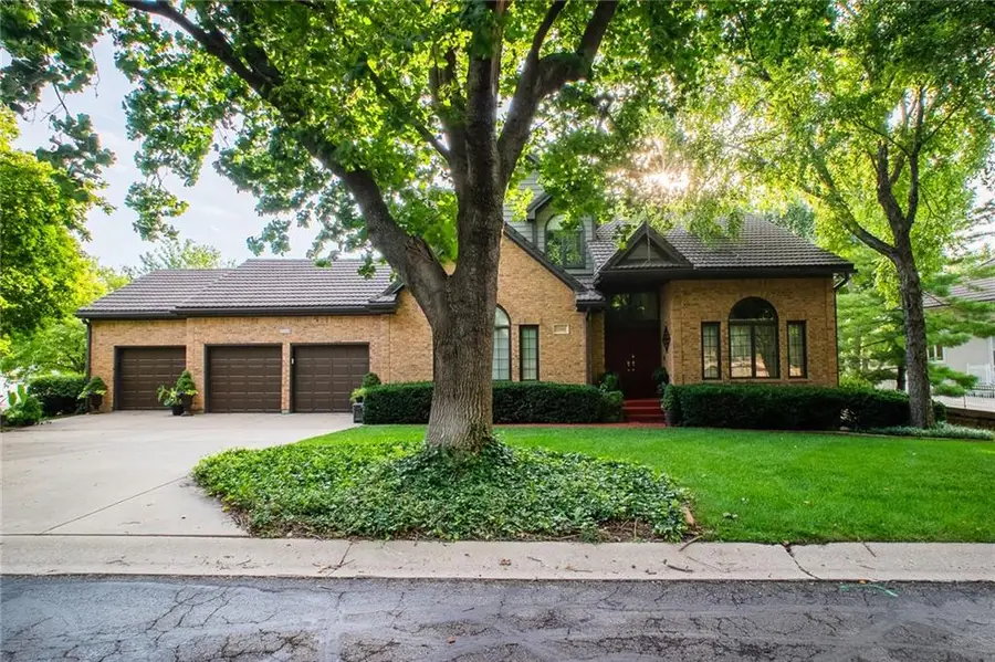 12668 Sherwood Drive, Leawood, KS 66209 - #3