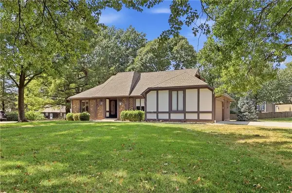 12820 Sagamore Road, Leawood, KS 66209