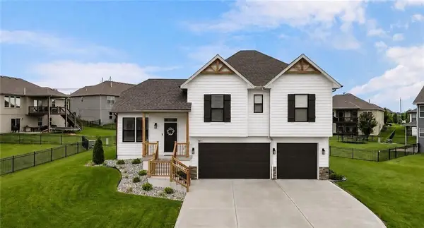 18911 Weaver Street, Spring Hill, KS 66083