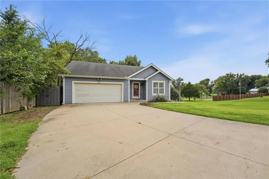 217 E 5th St Court, Linwood, KS 66052 - #3