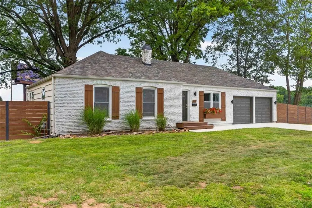 1011 W 1st Street, Lees Summit, MO 64063 - #1