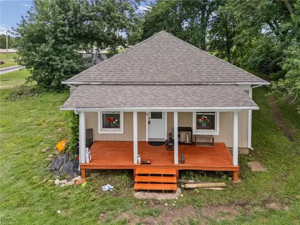 32473 NE Norton Road, Garnett, KS 66032