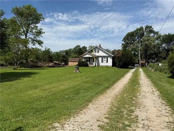 16347 Chieftain Road, Tonganoxie, KS 66086