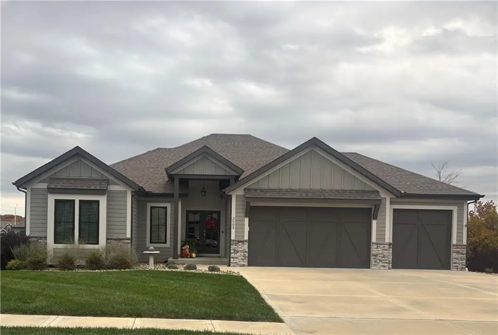 5794 NW Black Oak Court, Parkville, MO 64152 - #1