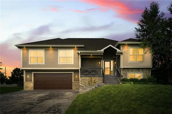 22614 Surrey Lane, Peculiar, MO 64078