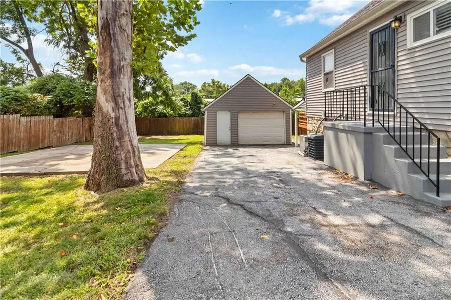 1017 E 84th Terrace, Kansas City, MO 64131 - #2