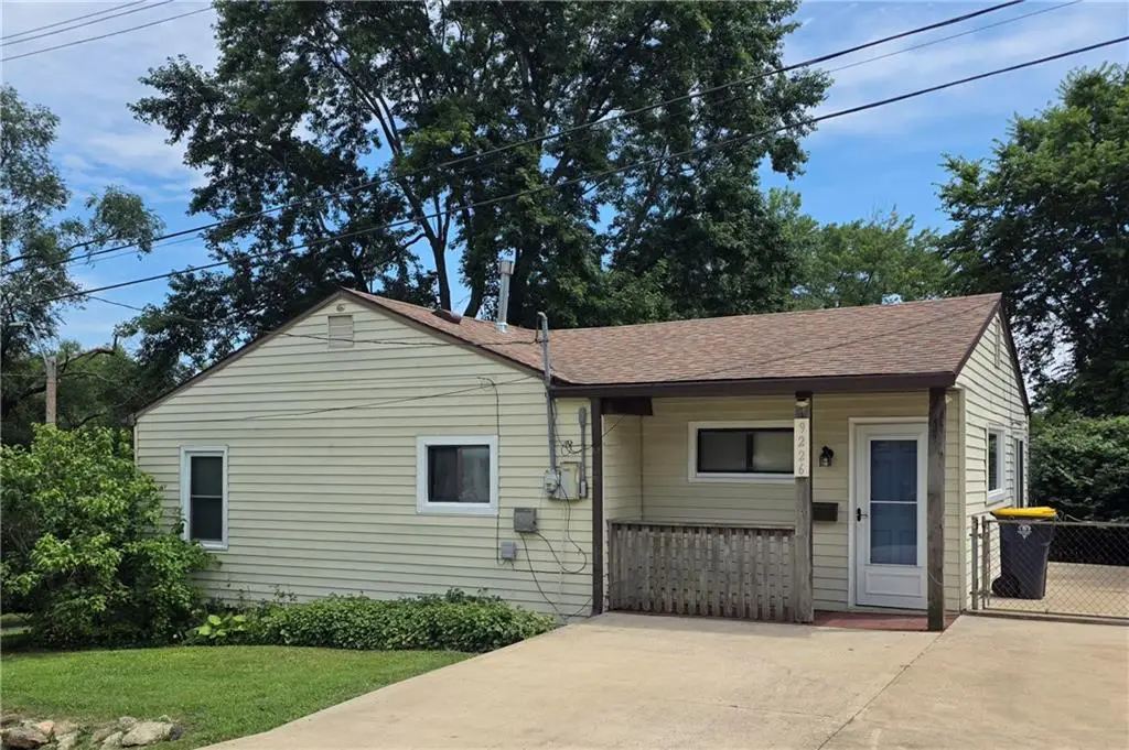 9226 Walnut Street, Kansas City, MO 64114 - #1
