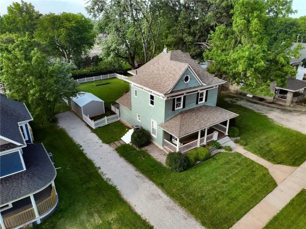 416 Miami Street, Hiawatha, KS 66434 - #1
