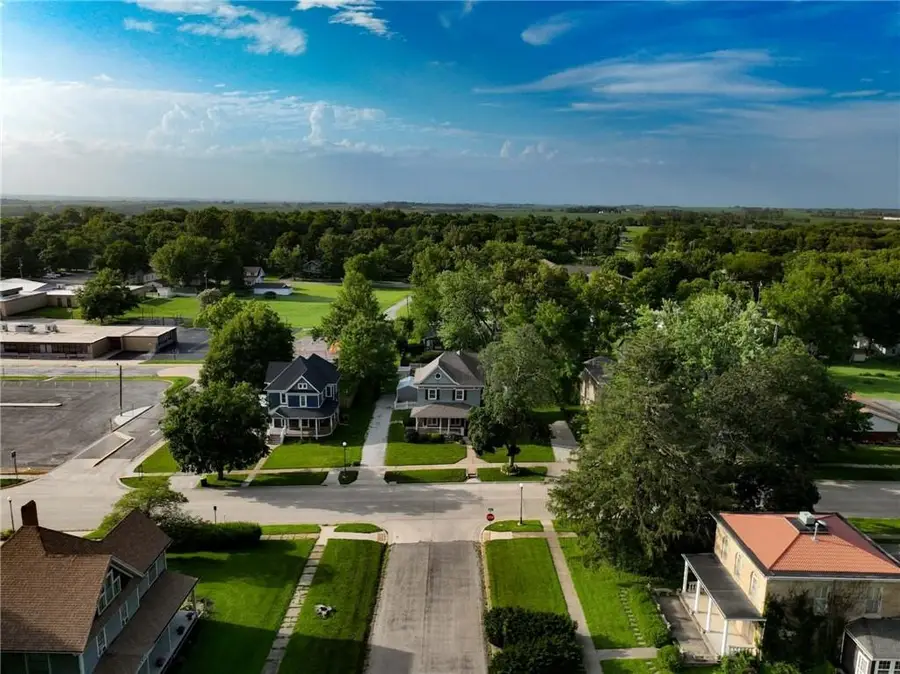 416 Miami Street, Hiawatha, KS 66434 - #2