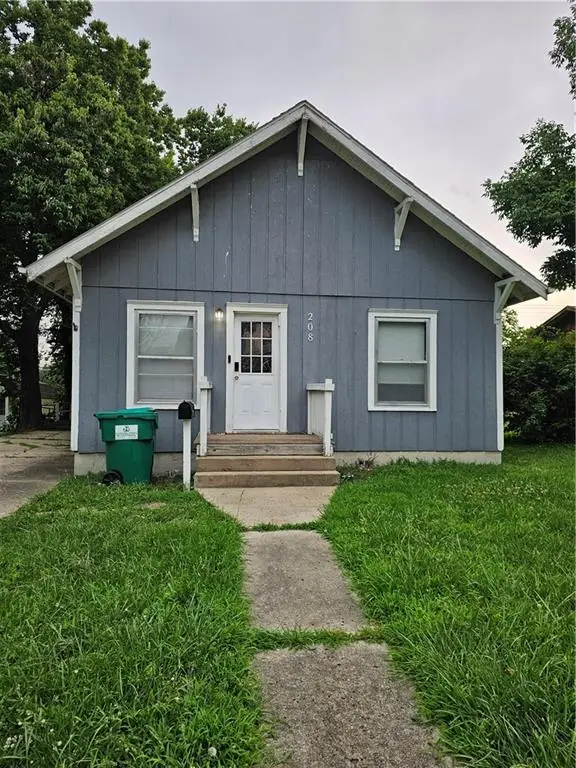 208 Iowa Street, Hiawatha, KS 66434