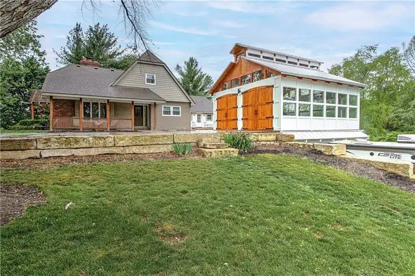 2305 NE Porter Road, Blue Springs, MO 64014