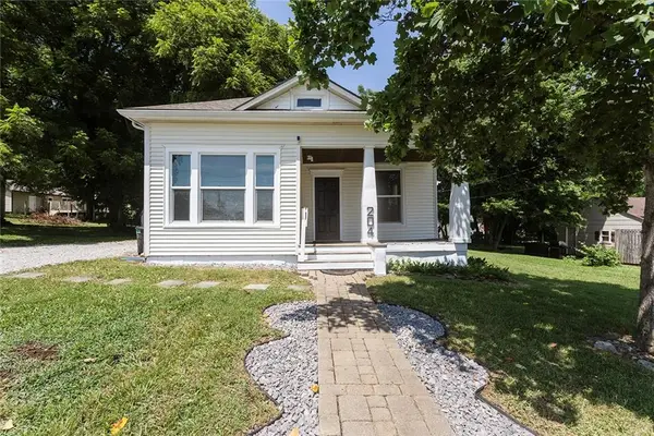 204 5th Avenue S, Greenwood, MO 64034