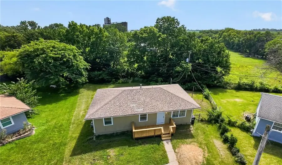 1226 W 3rd Street, Edgerton, KS 66021 - #2