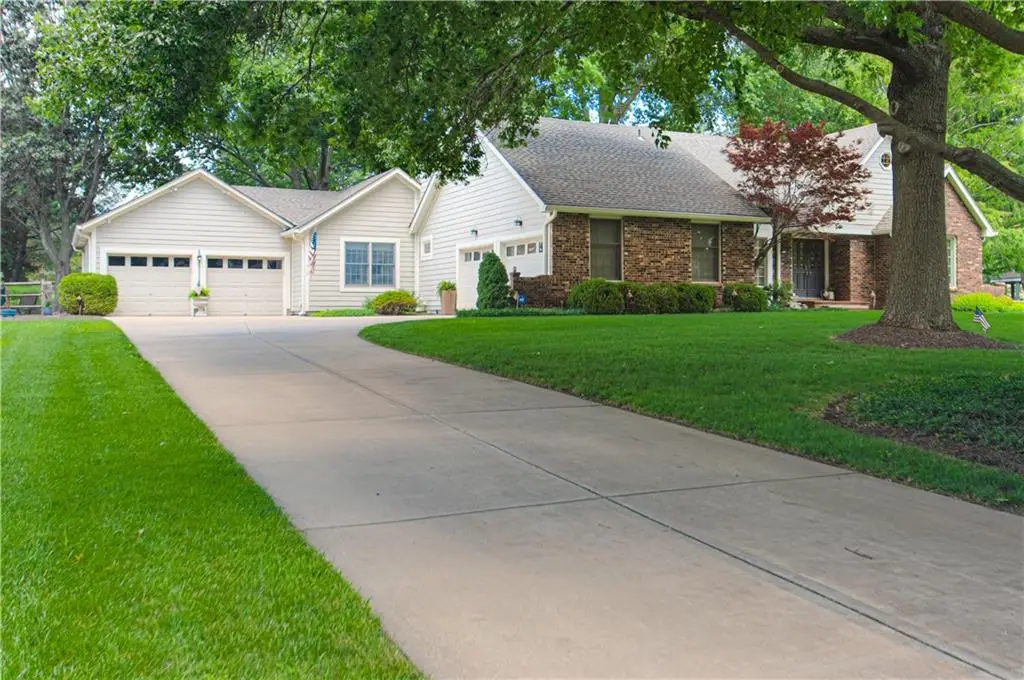16316 Glenwood Street, Stilwell, KS 66085 - #1