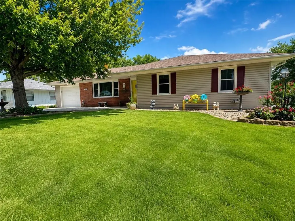 2215 S 28th Street S, Saint Joseph, MO 64503 - #1