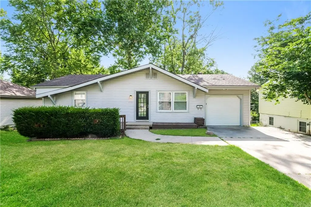 6303 N Bellefontaine Avenue, Gladstone, MO 64119 - #1